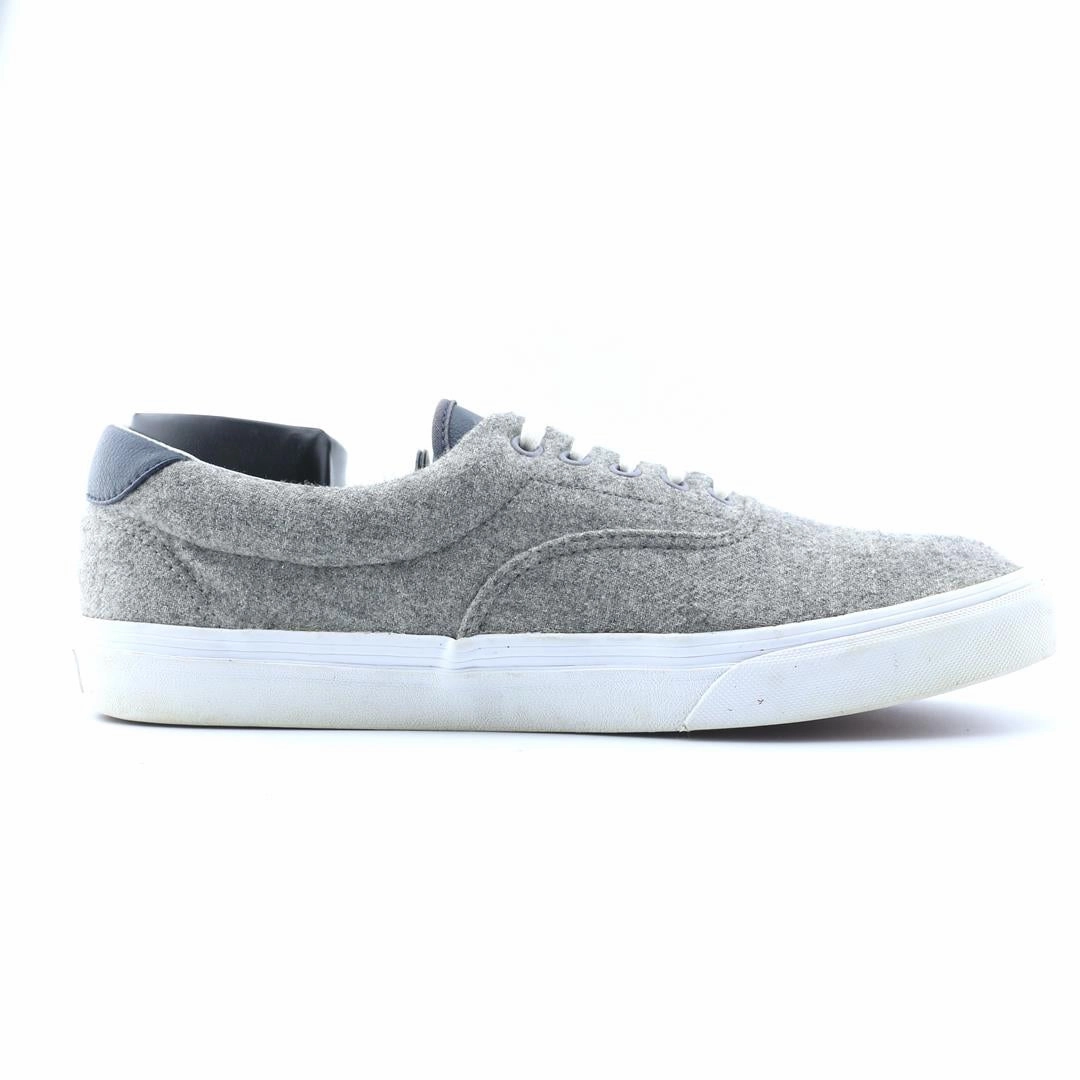 VANS AUTHENTIC Vans skate shoe imagery