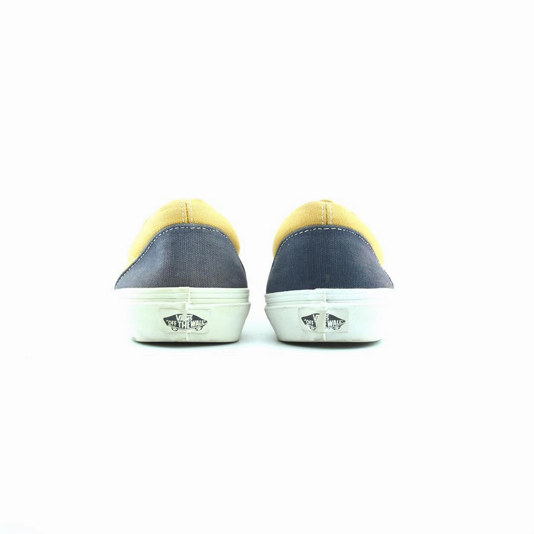 VANS AUTHENTIC Vans skate shoe imagery