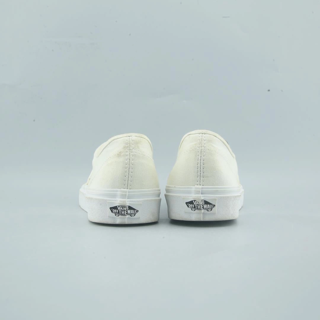 VANS AUTHENTIC Vans skate shoe imagery