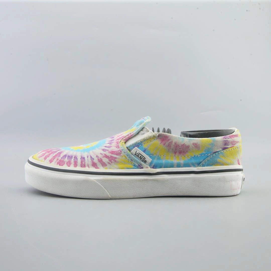 VANS CLASSIC CHECKERBOARD Vans retro-inspired footwear styles