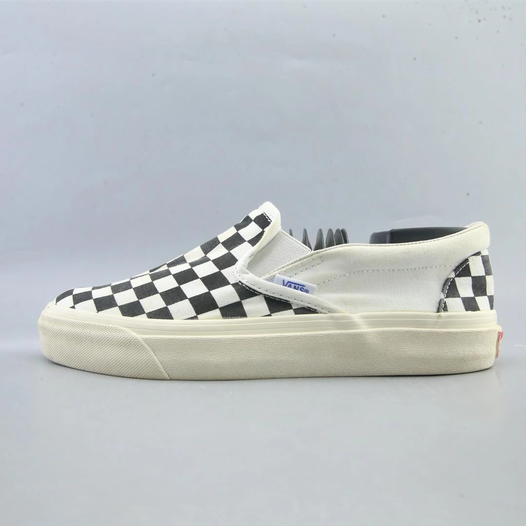 VANS CLASSIC  CHECKERBOARD Vans iconic skate shoe designs