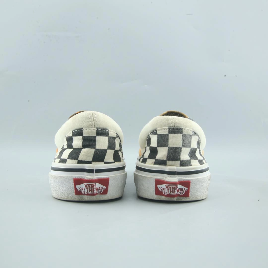VANS CLASSIC CHECKERBOARD Vans skate shoe imagery