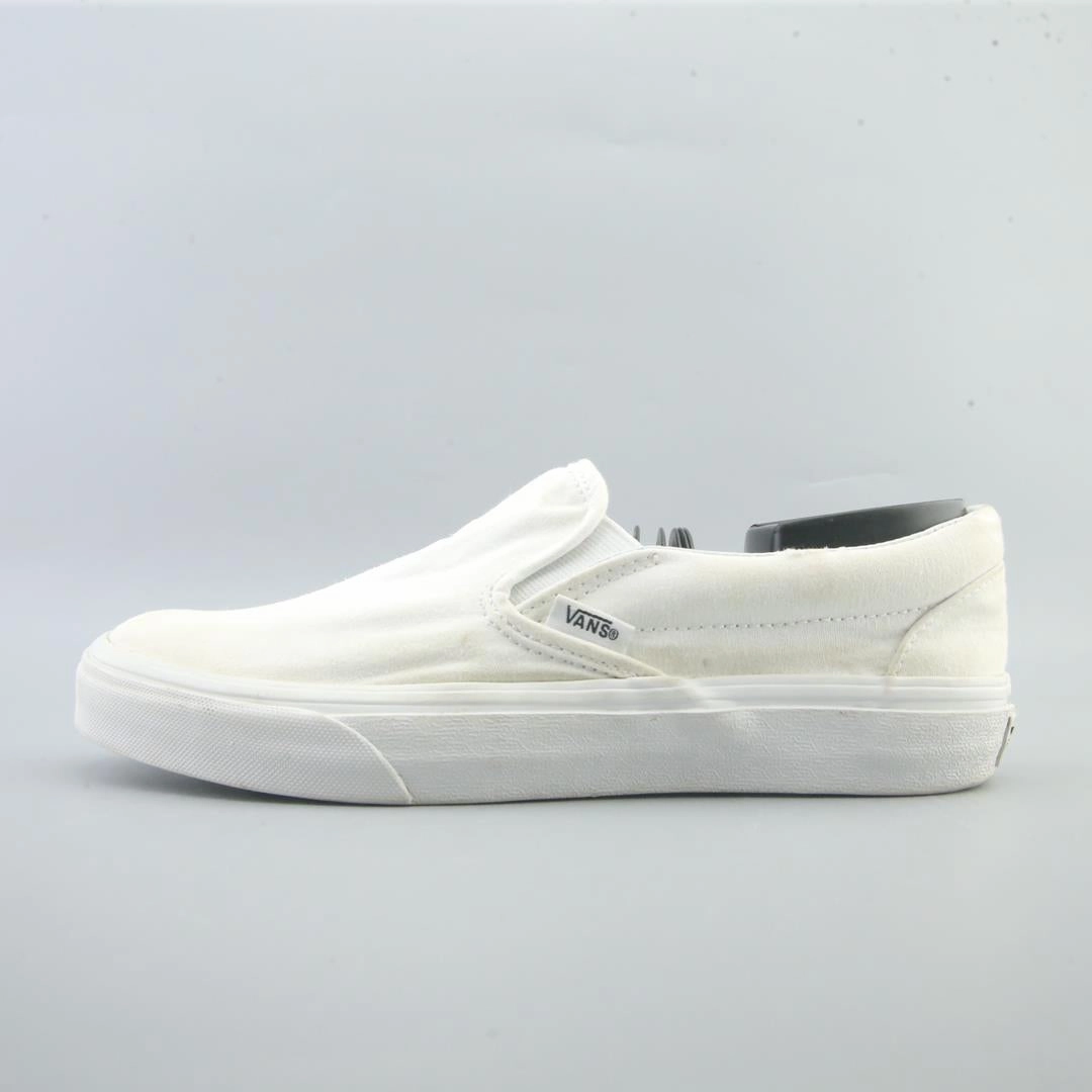 VANS CLASSIC Vans retro-inspired footwear styles
