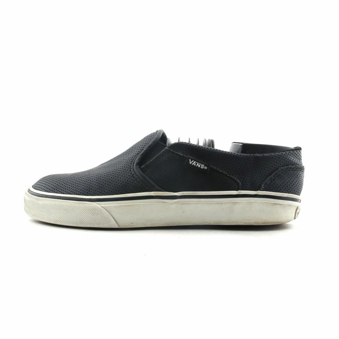 VANS CLASSIC Vans retro-inspired footwear styles