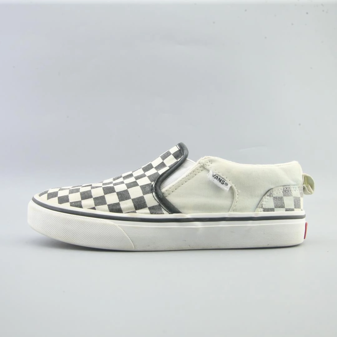 VANS CLASSIC Vans retro-inspired footwear styles