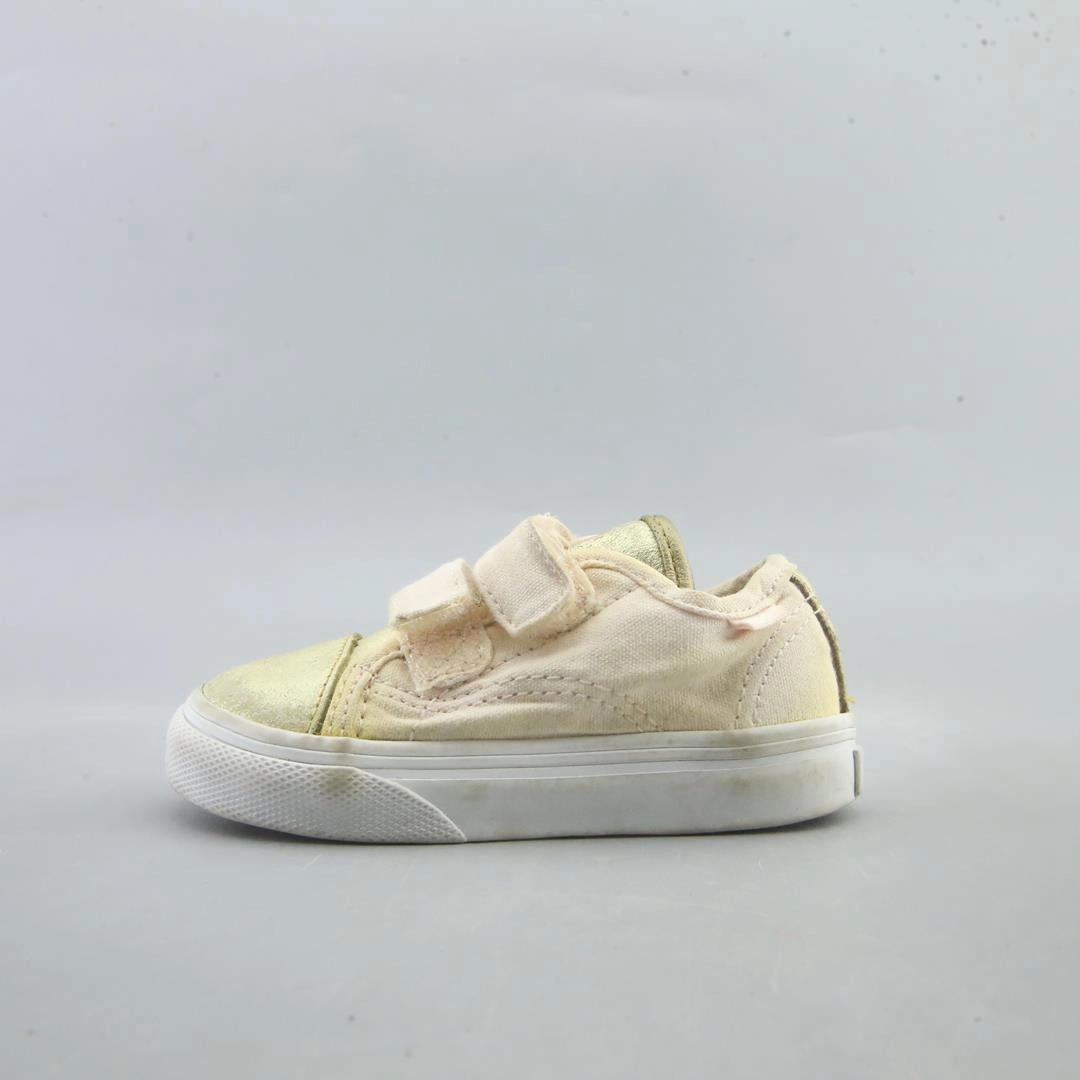 VANS OFF THE WALL Vans iconic skate shoe designs