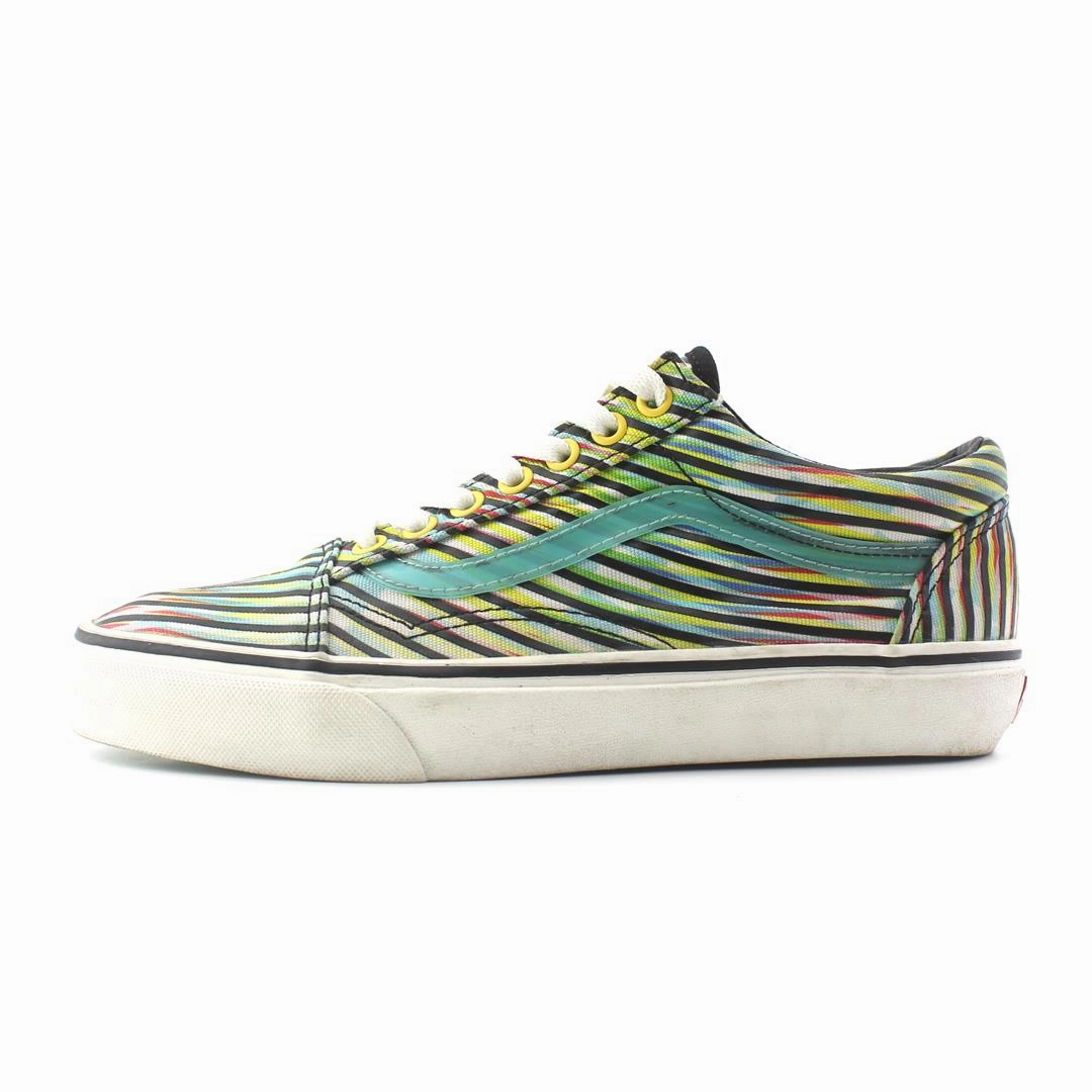 VANS OLD SKOOL Vans retro-inspired footwear styles