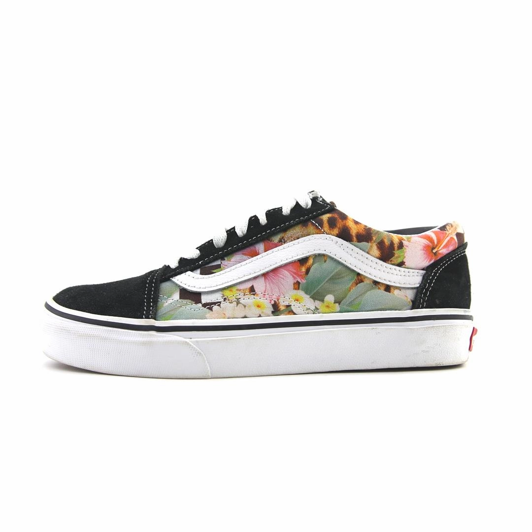 VANS OLD SKOOL Vans retro-inspired footwear styles