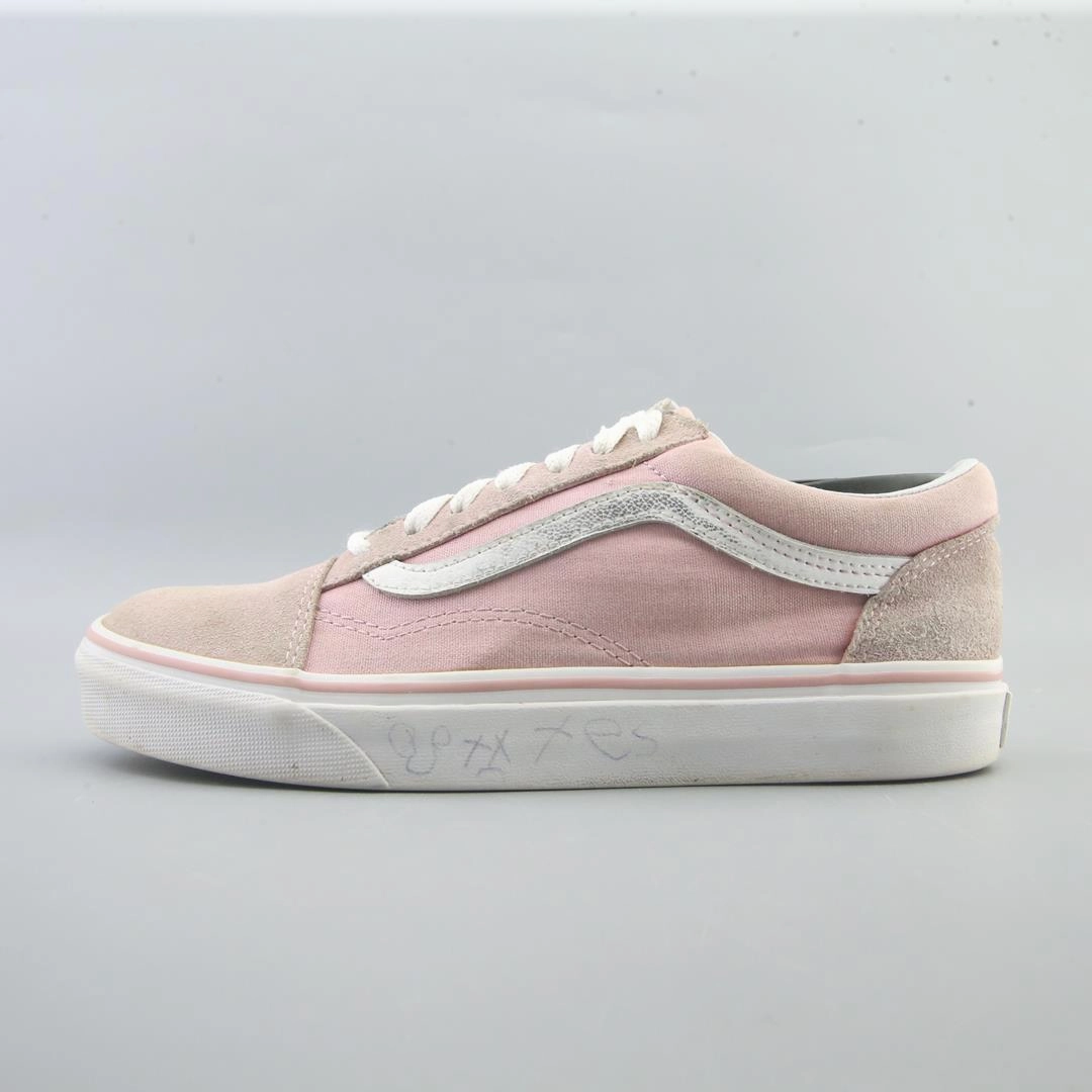 VANS OLD SKOOL Vans retro-inspired footwear styles