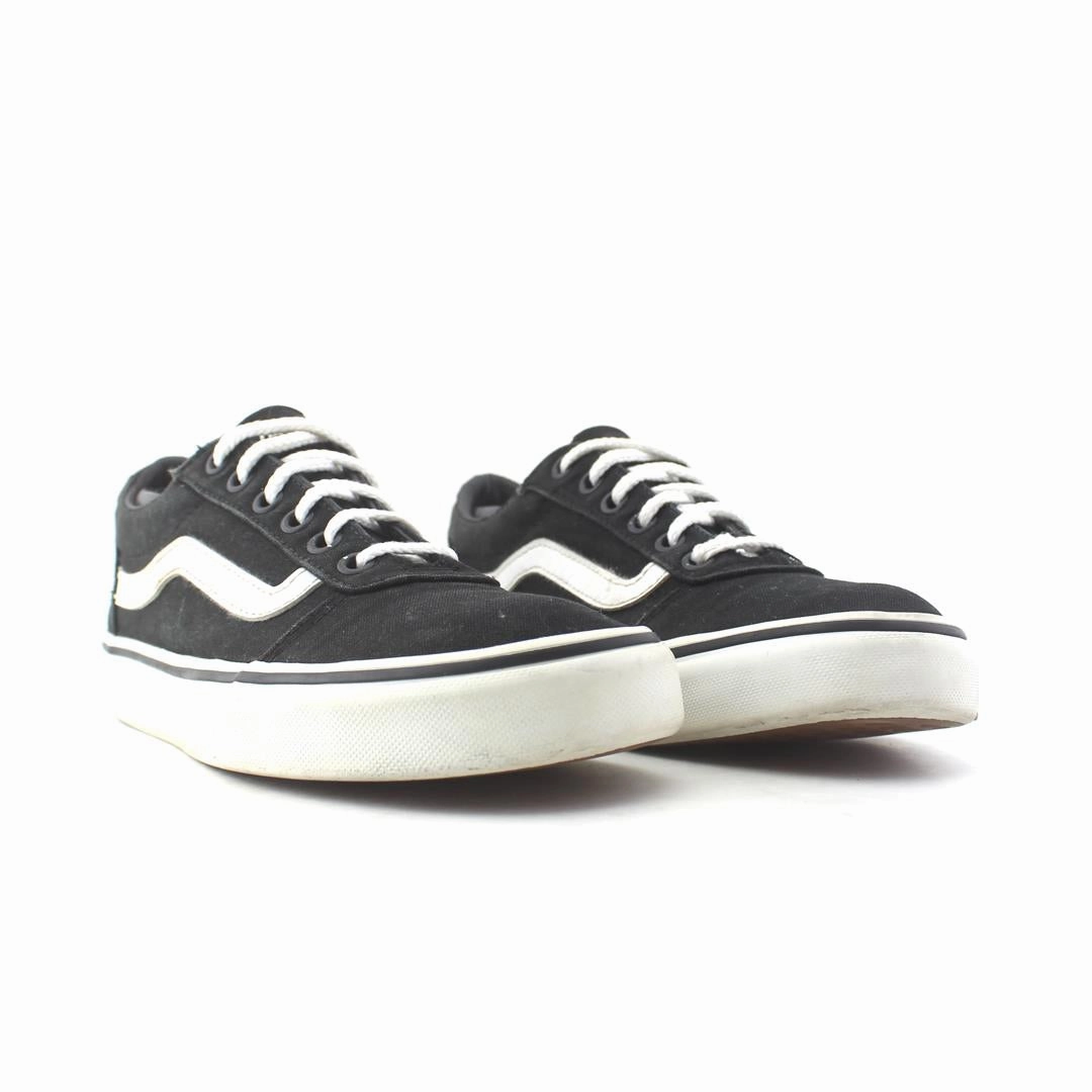VANS OLD SKOOL Vans casual shoe snapshots