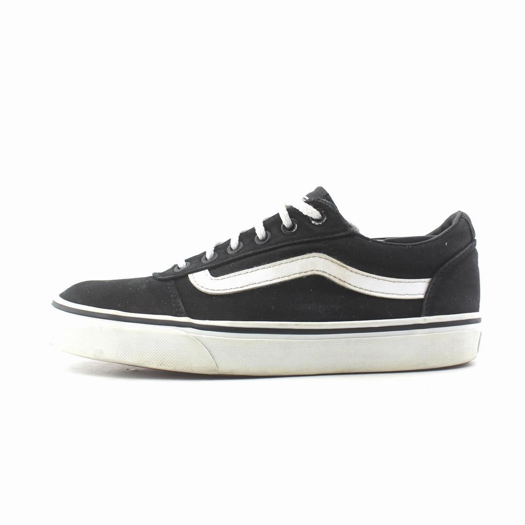 VANS OLD SKOOL Vans retro-inspired footwear styles