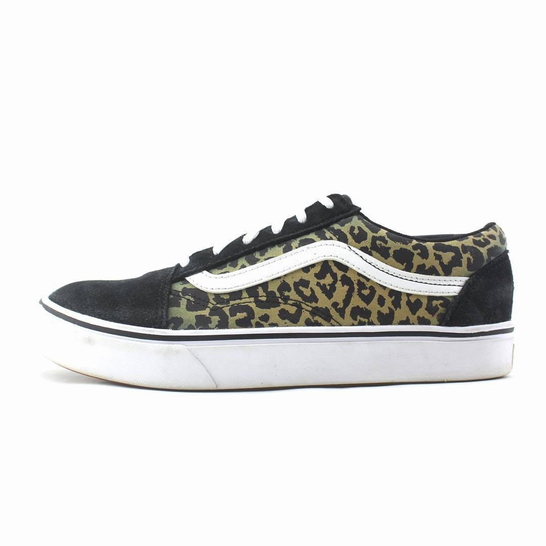 VANS OLD SKOOL Vans retro-inspired footwear styles