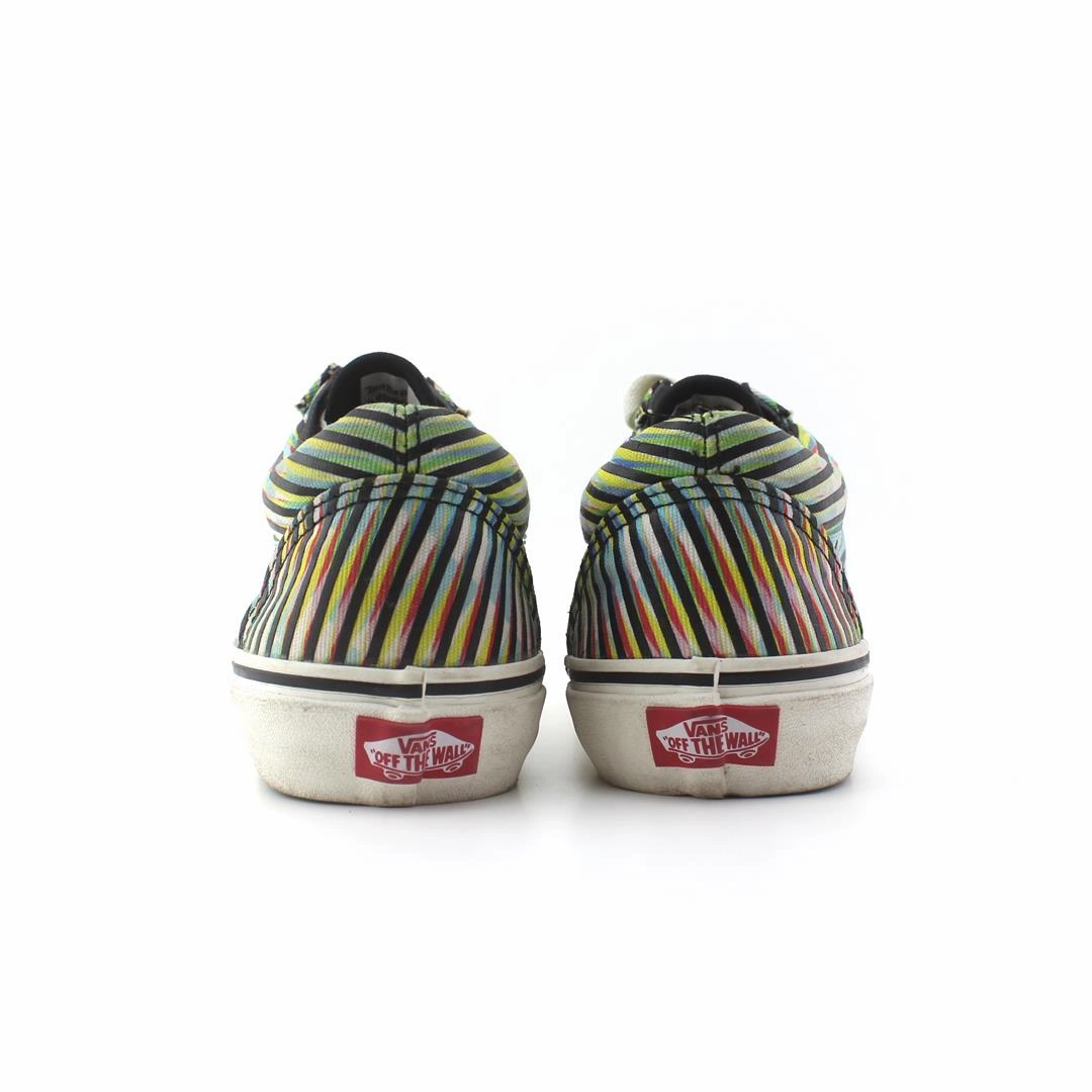 VANS OLD SKOOL Vans casual shoe snapshots