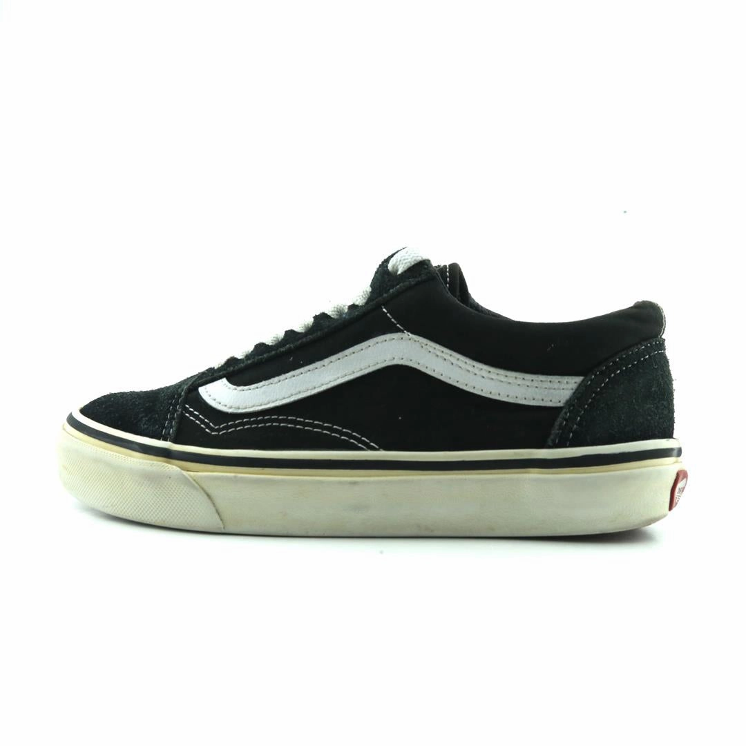 VANS OLD SKOOL Vans iconic skate shoe designs