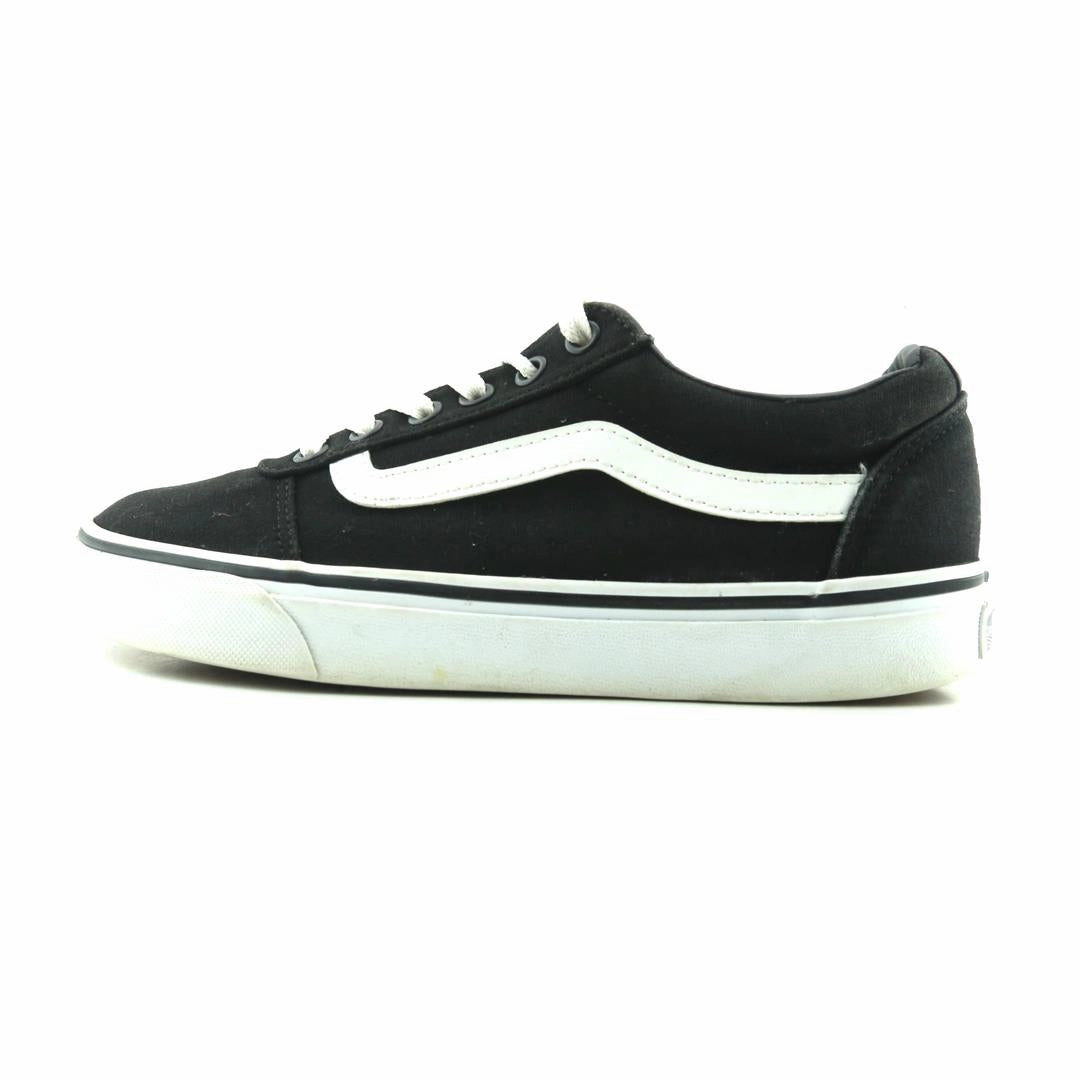VANS OLD SKOOL Vans iconic skate shoe designs