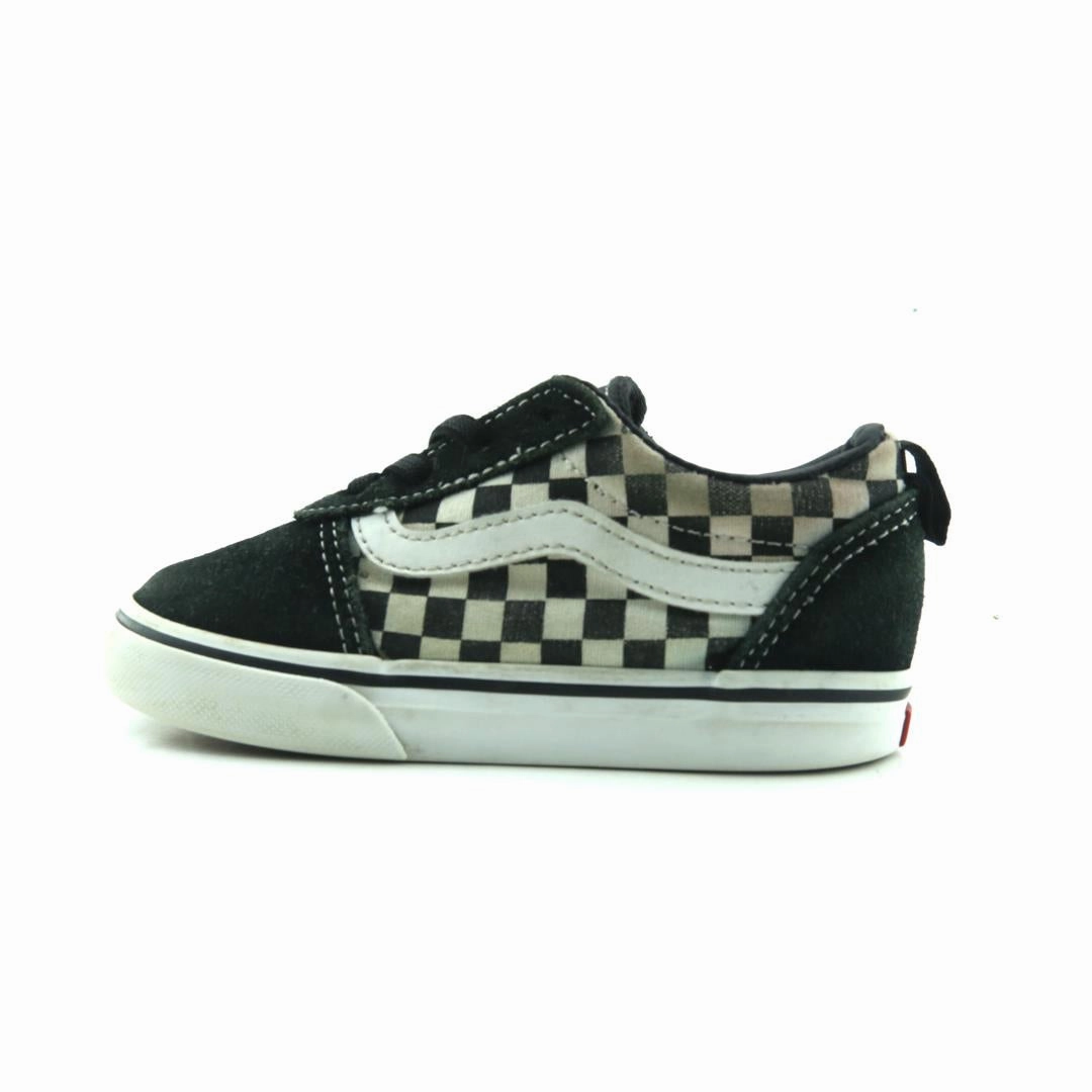 VANS OLD SKOOL Vans iconic skate shoe designs