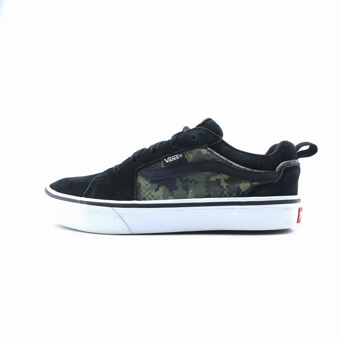 VANS OLD SKOOL Vans iconic skate shoe designs