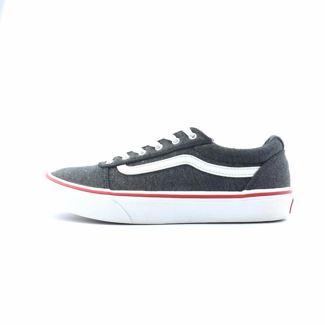 VANS OLD SKOOL Vans iconic skate shoe designs