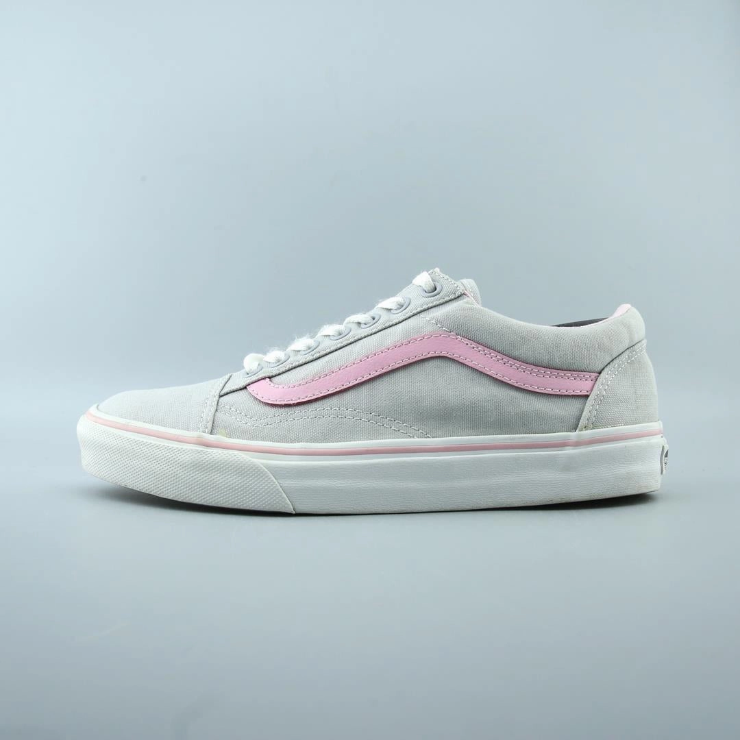 VANS OLD SKOOL Vans iconic skate shoe designs