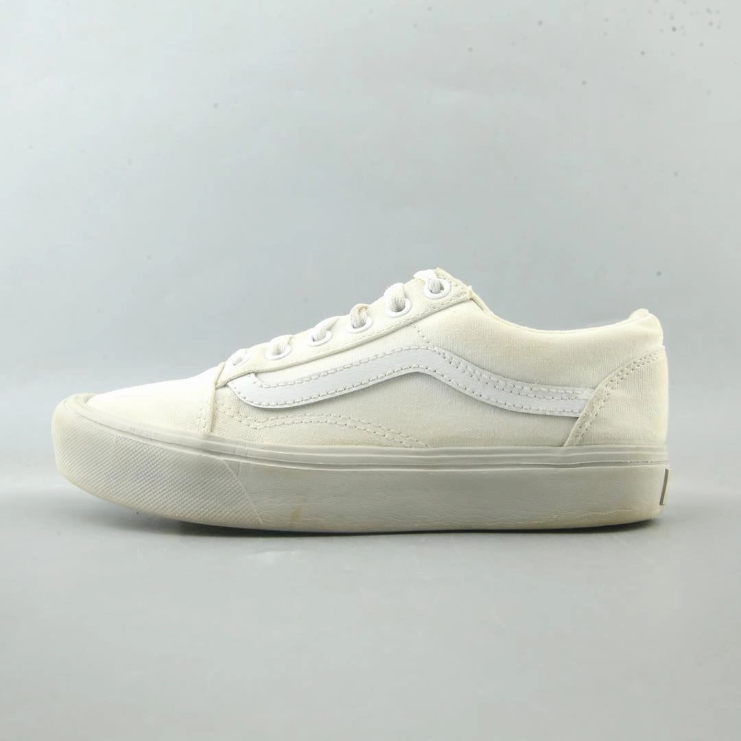 VANS OLD SKOOL Vans iconic skate shoe designs