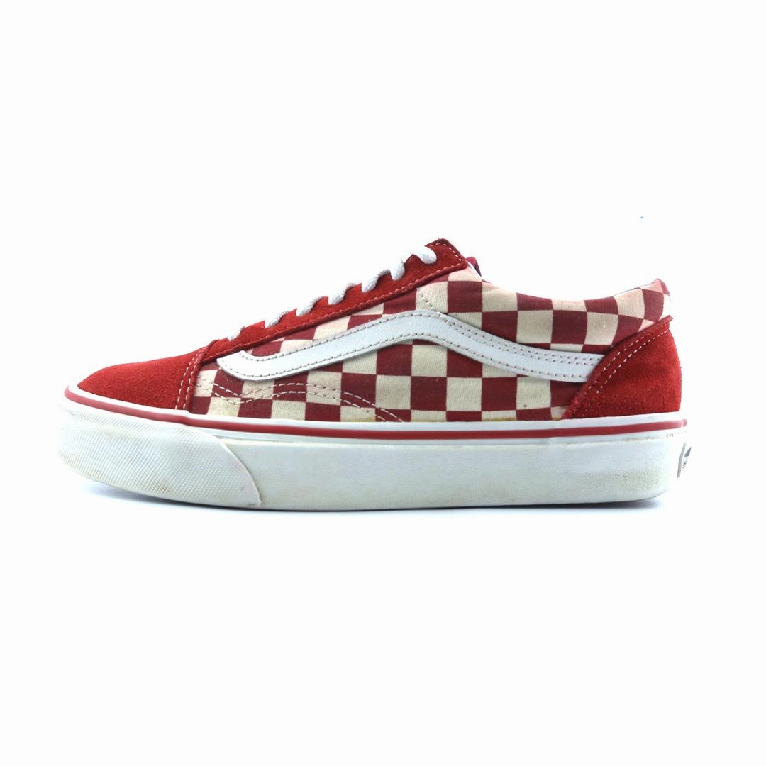 VANS OLD SKOOL Vans iconic skate shoe designs